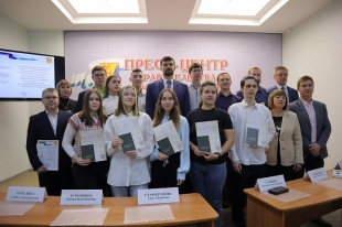 В правительстве Кировской области наградили участников конкурса «Кибердром»