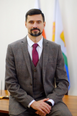 Поздравление и.о. министра промышленности, предпринимательства и торговлиия Кировской области Дмитрия Глушкова с Днем Торговли