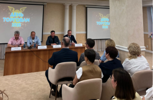 Заместитель министра Минпромторга региона поздравил работников торговли с профессиональным праздником на церемонии вручения наград