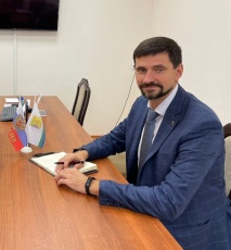 Поздравление и.о. министра промышленности, предпринимательства и торговли Кировской области Дмитрия Глушкова с Днем народного единства
