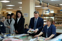 На фабрике "Весна" прошла экскурсия в рамках конкурса "Родная игрушка"